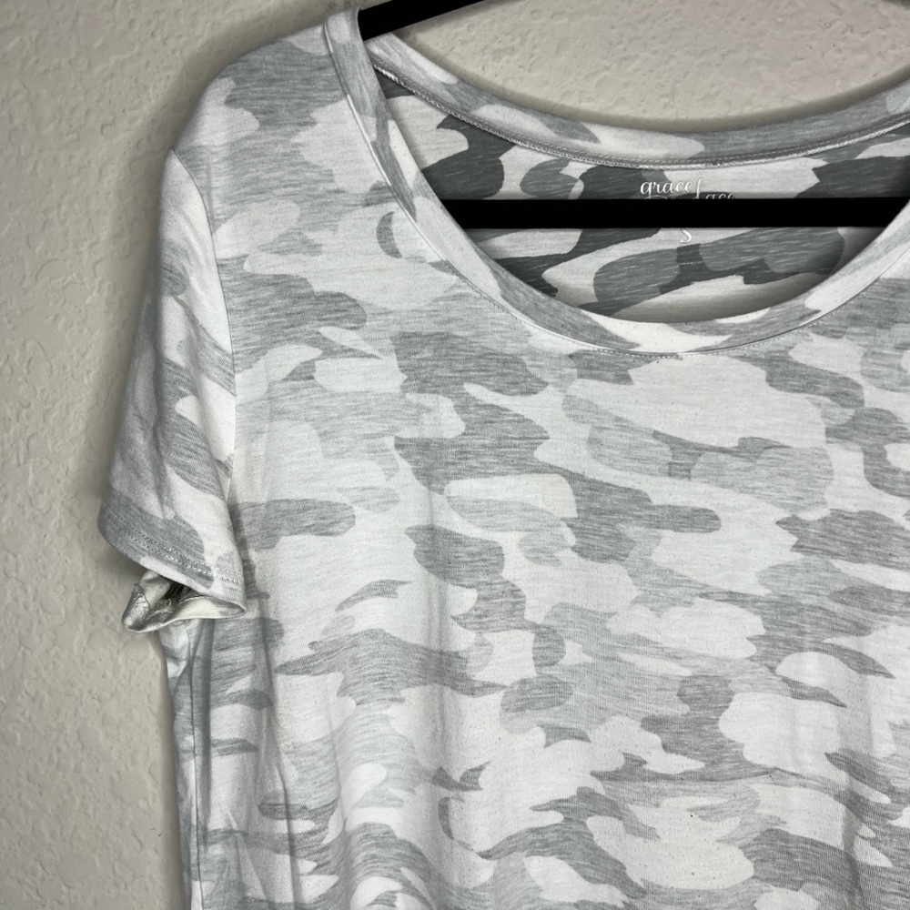 Grace & Lace Camo Scoop Neck Tee Small Gray White Soft Stretch Short Sleeve Top - Picture 4 of 9